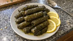 Zeytinyağlı yaprak sarma tarifi: tuzu alınmış yaprakla tam kıvamında