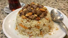 Misafir sofralarına yakışan Acem pilavı: etli, havuçlu ve tane tane tarif