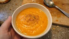 Sütlü bal kabağı çorbası tarifi: ipeksi kıvamı tutturmanın kolay yolu