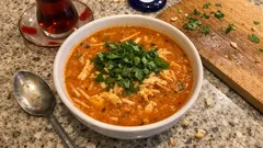 Aşçıbaşı çorbası tarifi: tavuklu, mercimekli, şehriyeli tek tencere lezzeti