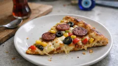 Ev usulü pizza tarifi: mayalı yumuşak hamur, ön pişirmeyle çıtır taban