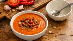 Fırında közlenmiş domates ve kapya biber çorbası: ipeksi kıvam, yoğun aroma
