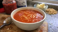 Erişteli domates çorbası: tek tencerede pürüzsüz kıvam, doyurucu lezzet