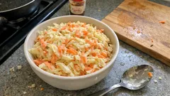Mayonezli Coleslaw Salatası: Çıtır lahana, limonlu sosla 30 dakikada