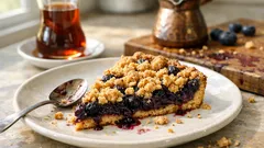 Hamur yoğurmadan yaban mersinli yulaflı turta: üstü kıtır, içi sulu