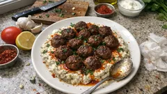 Köfteli Ali Nazik tarifi: köz patlıcan ve sarımsaklı yoğurtla tam kıvamında