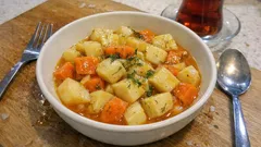 Portakallı zeytinyağlı kereviz tarifi: tek tencerede, soğudukça daha lezzetli