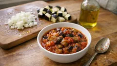 Dondurulmuş patlıcanla tencere yemeği: çözdürmeden pişirin, buzluk kokusu olmaz