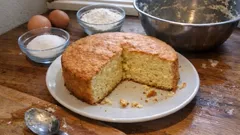 Pastane dokusunda pandispanya: sünger gibi kabaran, kat kat kesilen kek tabanı