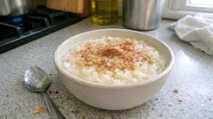 Tam kıvamında sütlaç tarifi: topaksız, ipeksi dokuyu veren tencere yöntemi