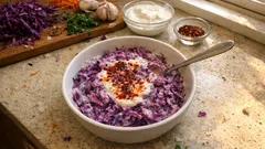 Mor Lahana Yoğurtlaması: Sarımsaklı yoğurtla pratik, ferah meze tarifi