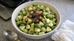 Ekşili Çağla Salatası: Limonlu-Hardallı Sosla 10 Dakikada Bahar Ferahlığı