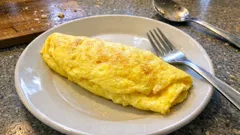 Temel omlet tarifi: 2 yumurtayla yumuşacık, kurumayan omlet nasıl yapılır?