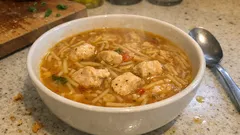 Tek tencerede tavuklu şehriye çorbası: ev usulü, hızlı ve doyurucu