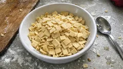 Çorbaya çok yakışan çorbalık kesme erişte: tam kıvamında, dağılmadan pişer