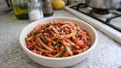 Hatay usulü Bezirgan Salatası: cevizli, baharatlı soğan mezesi tarifi