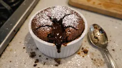 İçi akışkan çikolatalı sufle: 10 dakikada fırından çıkan sıcak tatlı