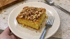 Sivas usulü Gülüt Keki: mısır unuyla tam kıvamında, cevizli ev keki