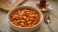 Tam kıvamında kuru fasulye: salçayı kavurunca lezzeti bambaşka oluyor