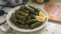 Kısık ateşte tam kıvamında zeytinyağlı yaprak sarma: ölçüsü şaşmayan tarif