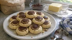 Çay saatine çok yakışan pratik mantar kurabiye: kapak iziyle pastane görünümü