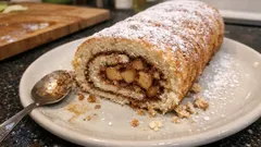 Kırılmadan sarılan elmalı rulo pasta tarifi: tarçın kokusu evinize yayılacak