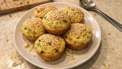 Pırasalı mısır unlu tuzlu muffin: az malzemeyle yumuşacık, çantaya da uygun