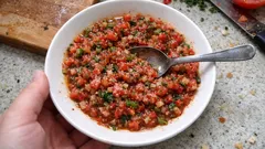 Kebapların yanına en çok yakışan acılı ezme: nar ekşili, kıvamı tam tarif