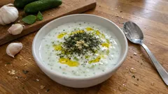 Lokanta usulü cacık tarifi: pürüzsüz yoğurtlu, ferah ve tam kıvamında