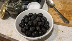 Evde 3 haftada siyah sele zeytin: doğru tuz oranıyla adım adım yapımı