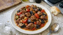 Fırında Besni Tava tarifi: kuzu eti ve sebzeler tepside, zahmetsizce lokanta gibi