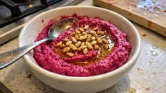 Pancarlı humus tarifi: rengiyle iştah açan, pürüzsüz kıvamlı pratik meze