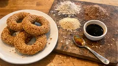 Glütensiz simit tarifi: dışı susamlı çıtır, içi tam kararında