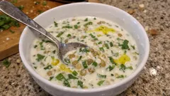 Yaz sofralarına ferahlık: yoğurtlu yeşil mercimekli rokalı soğuk çorba