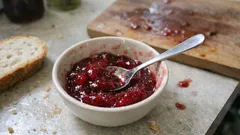 Kıvamı garanti erik marmelatı: parlak renkli, pürüzsüz ve tam sürmelik