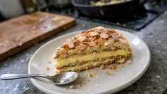 Mandeltarta tarifi: Un kullanmadan kabaran bademli katlar ve kesilmeyen tereyağlı krema