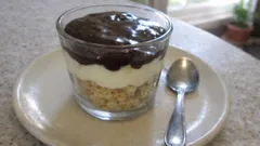 Spoonful tatlısı: kek kırıntısı, pastacı kreması ve ganajla kat kat lezzet