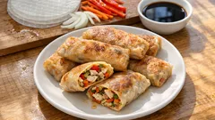 Tavuklu pirinç yufkası böreği: soya soslu iç harçla tavada çıtır, glutensiz