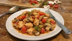 Tek tavada mantarlı tavuk sote: yüksek ateşte mühürleyip sulu bırakan tarif