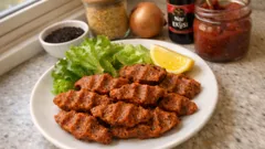 Etsiz çiğ köfteyi evde tam kıvamında yapın: isot ve nar ekşisiyle adım adım tarif