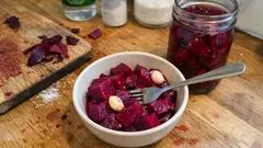 Haşlama suyuyla ev yapımı pancar turşusu: rengi canlı, 2 günde hazır tarif