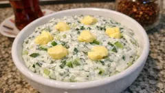 Süzme yoğurtla tam kıvamında Van cacığı: yeşilliği bol, ferah meze tarifi