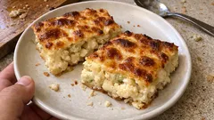 Yoğurtlu sosla fırında karnabahar: dilim dilim çıkan, dışı çıtır içi yumuşak tarif