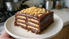 Fırınsız bisküvili pasta: kakaolu muhallebiyle kat kat, tam kıvamında