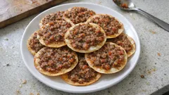 Hamur Yoğurmadan Yufkadan Fındık Lahmacun: 15 Dakikada Çıtır Çıtır