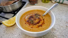 Az malzemeyle lokanta tadı: pürüzsüz kıvamlı en kolay mercimek çorbası