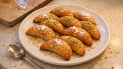 Kıyır kıyır Ay Tatlısı tarifi: soğuk şerbetle tam kıvamında, cevizli ve pratik