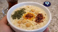 Erişteli Nohutlu Yayla Çorbası: Yoğurdu Kesmeden, Tam Kıvamında Tarif