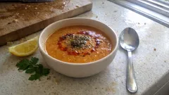 Lokanta tadında esnaf usulü mercimek çorbası: un kavurmasıyla ipeksi kıvam