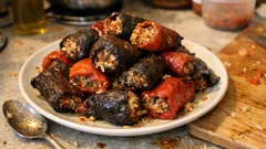 Zeytinyağlı kuru dolma tarifi: nar ekşili içle tam kıvamında, yırtılmadan pişer